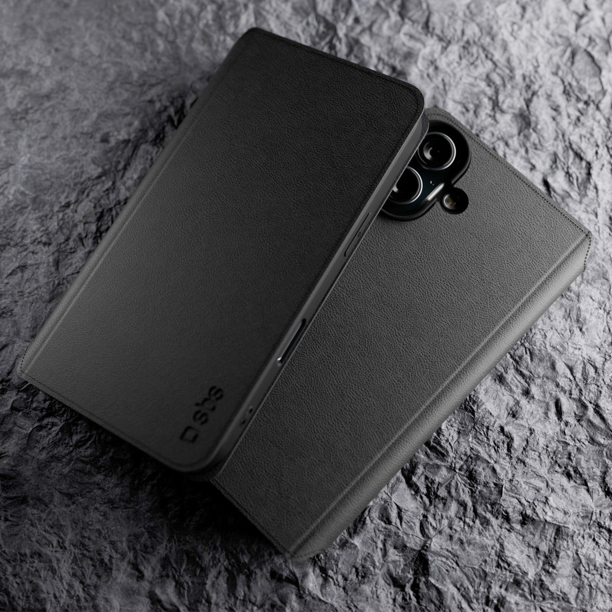MagSafe-compatible case for iPhone 16 Plus