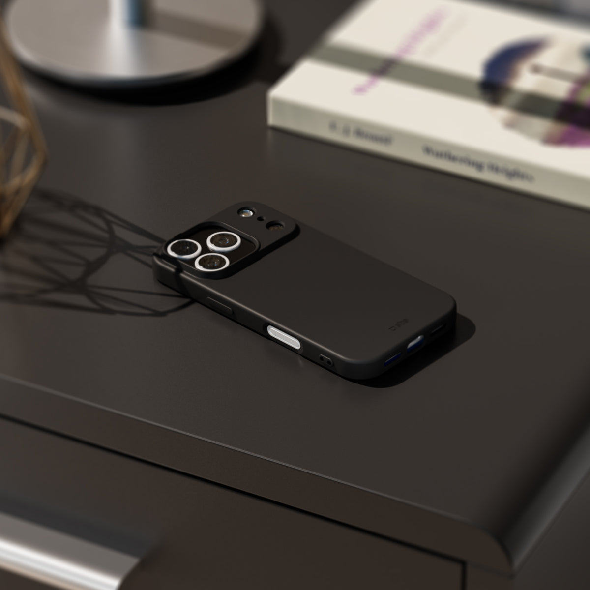 Instinct cover for iPhone 17 Pro Max